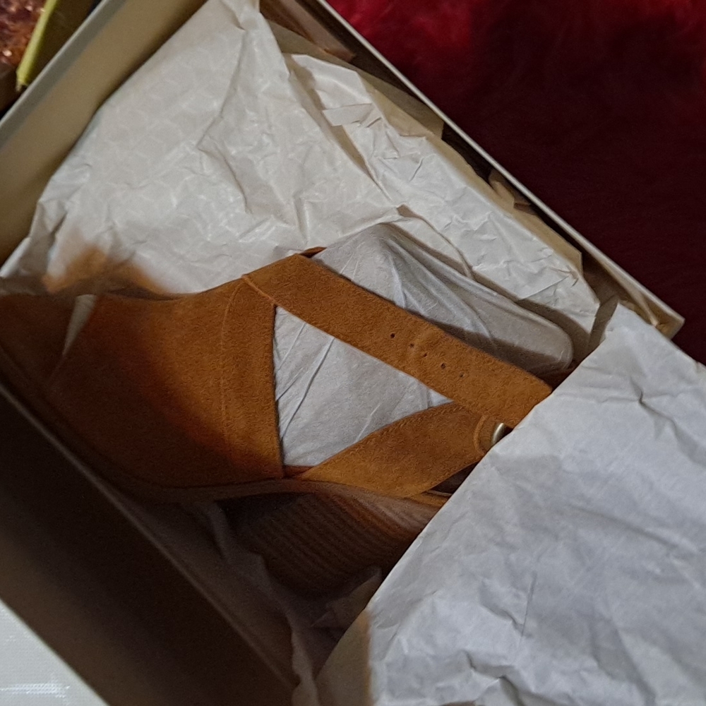 Shoes - Picture 5 of 9